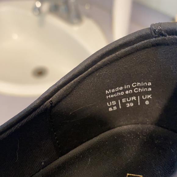 2 for $15 Perfect condition Spring Vegan flats 8.5 - Picture 4 of 4